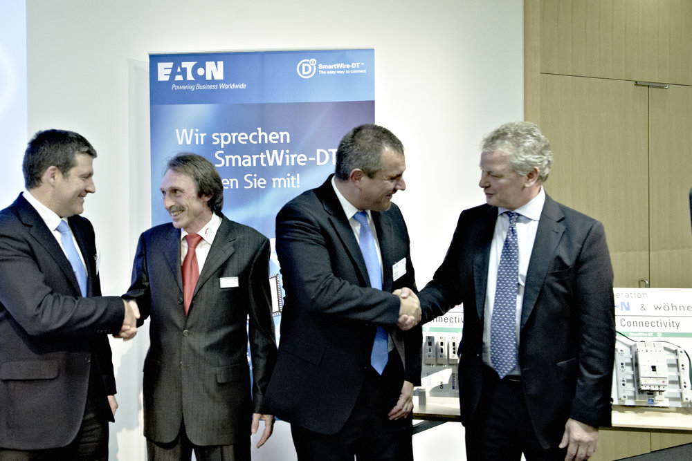 Nieuwe Eaton SmartWire-DT business partners: Hilscher en Wöhner tekenen samenwerkingsovereenkomst tijdens SPS/IPC/Drives 2011